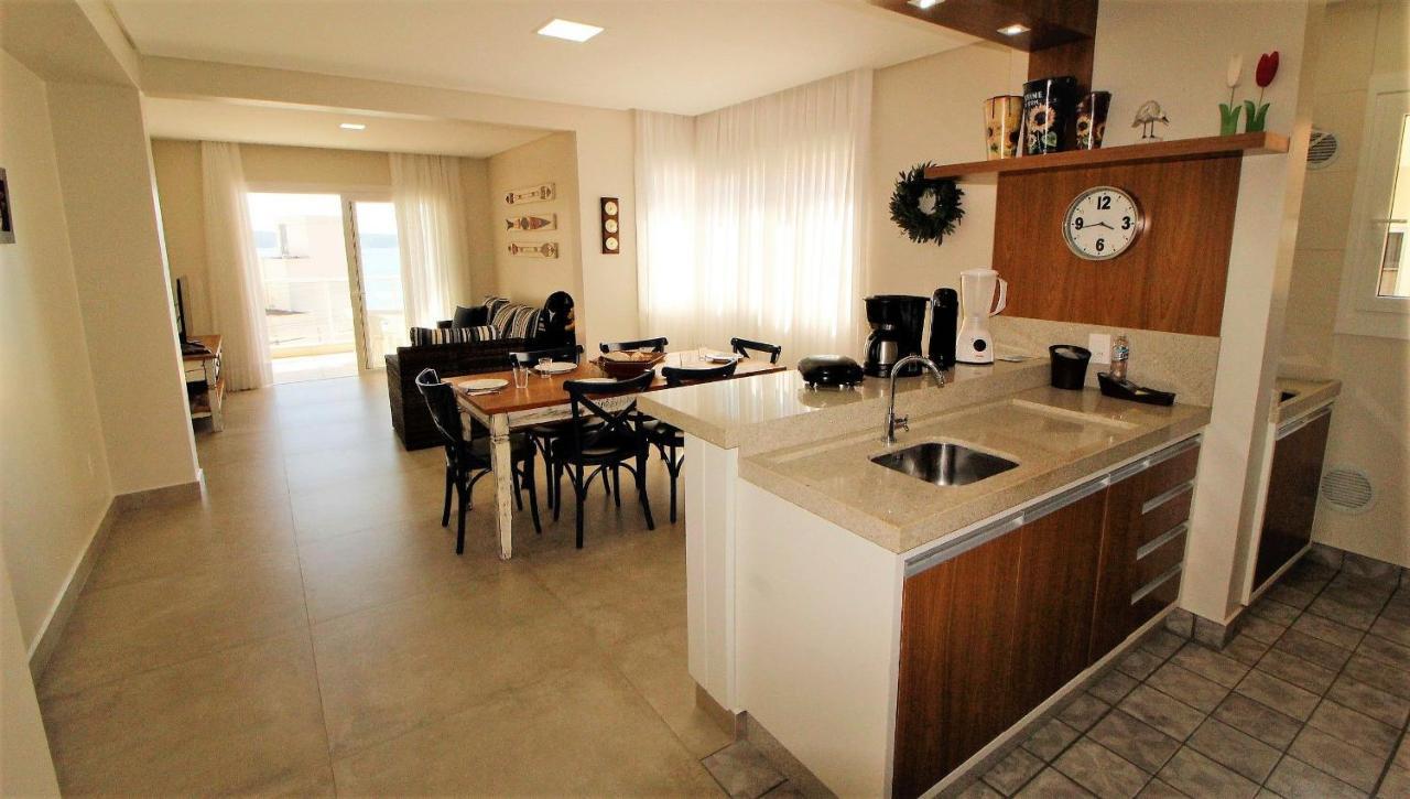 1079 - Apartamento Com Vista Para O Mar Em Bombinhas Buitenkant foto